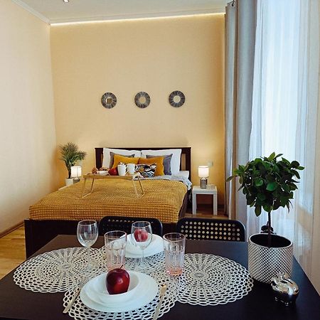 Centrally Located Studio Apartment Riga Ngoại thất bức ảnh