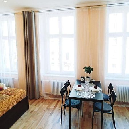 Centrally Located Studio Apartment Riga Ngoại thất bức ảnh