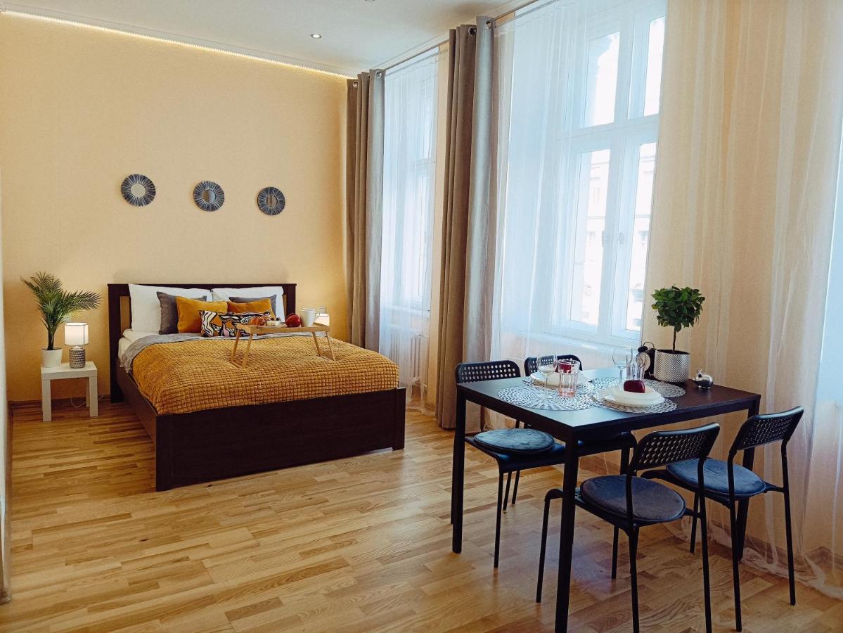 Centrally Located Studio Apartment Riga Ngoại thất bức ảnh
