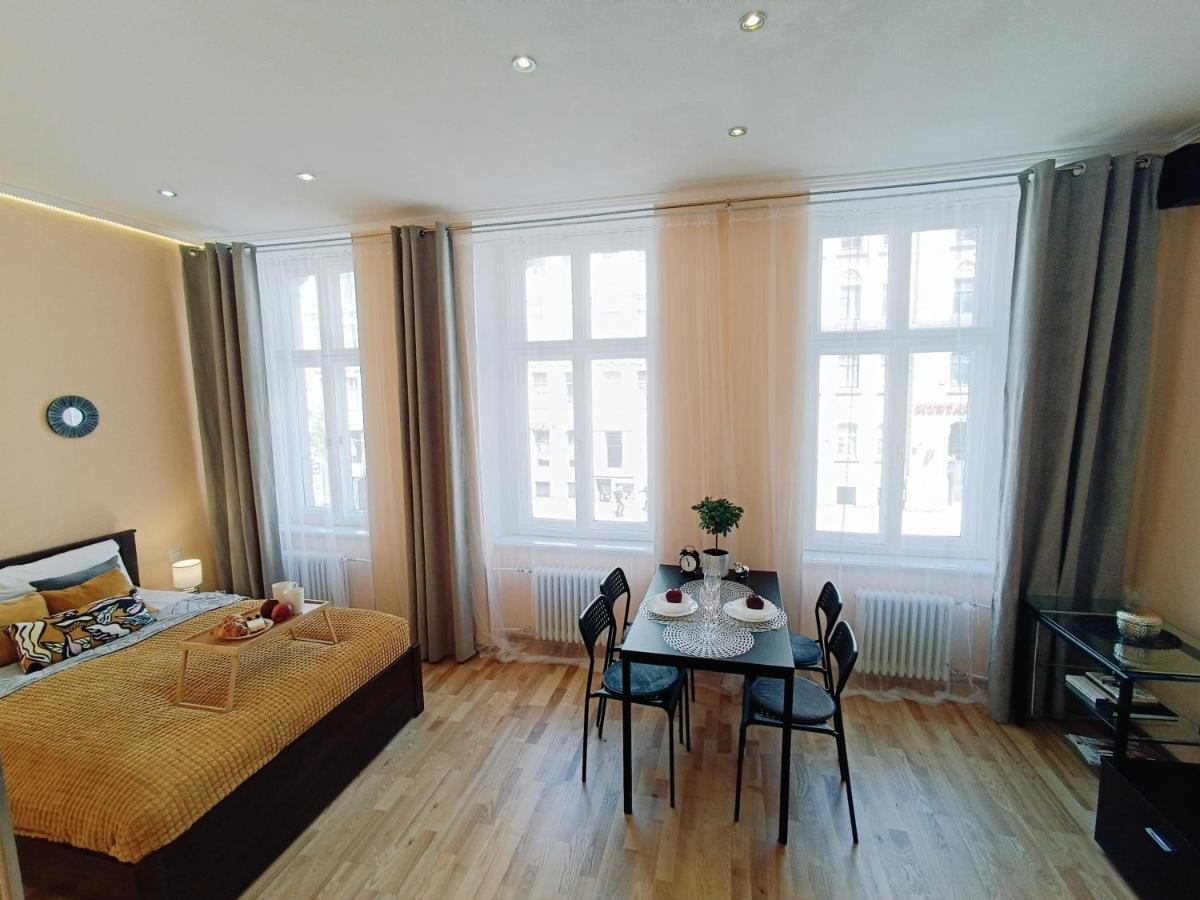 Centrally Located Studio Apartment Riga Ngoại thất bức ảnh